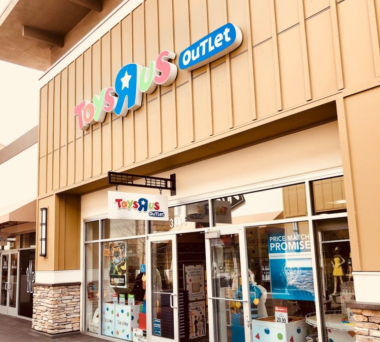 Toys"R"Us Outlet Center (Livermore,&nbspCA)